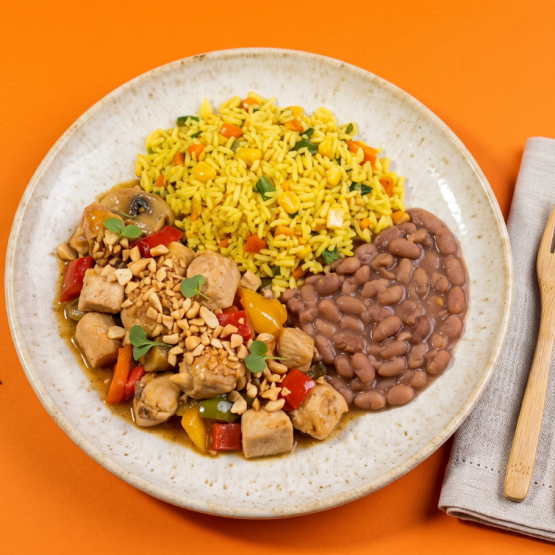marmita -  frango xadrez + arroz integral  à grega + feijão carioca