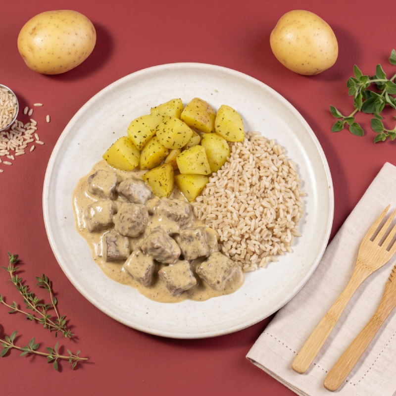 marmita - strogonoff light de carne + arroz integral + batata sautée