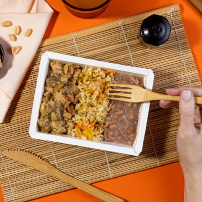marmita -  frango xadrez + arroz integral  à grega + feijão carioca