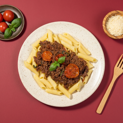 marmita - ragú de costela + penne + tomate confit marmita - ragú de costela + penne + tomate confit