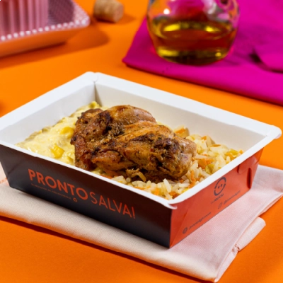 marmita - sobrecoxa de frango + arroz com cenoura e milho + creme de milho