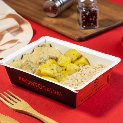 marmita - strogonoff light de carne + arroz integral + batata sautée