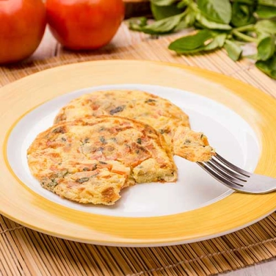 panqueca proteíca low carb - tomate &amp; manjericão