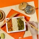 marmita - frango em tiras com gergelim + arroz branco + legumes grego